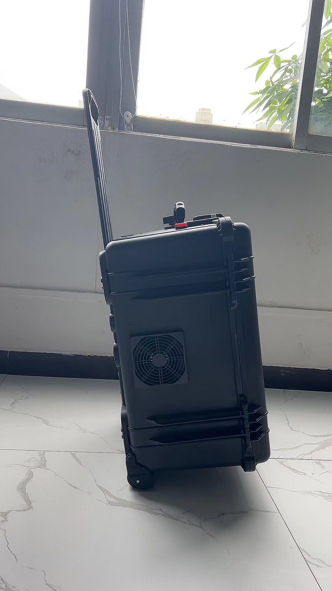 铅山手拉箱型移动通信干扰器